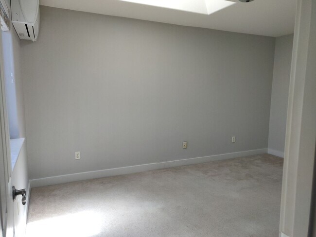 Building Photo - 331 NW Flagline Dr