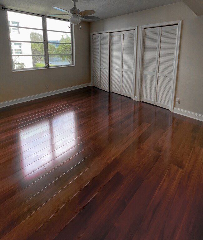 Building Photo - 3150 N Course Ln