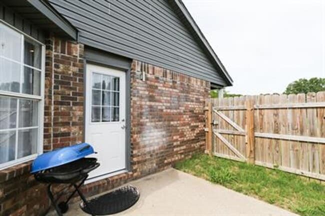 Building Photo - 1243 Oleander Ln