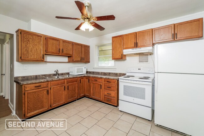 Building Photo - 2208 Plantation Dr