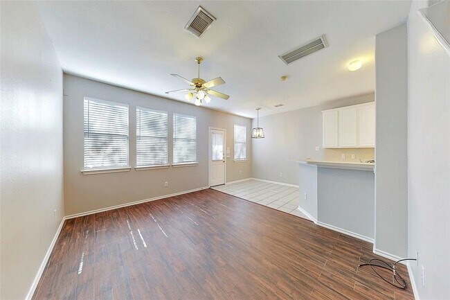 Building Photo - 107 N Camellia Grove Cir