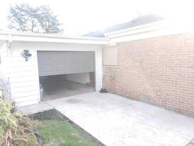 Building Photo - 1429 Kasten Dr