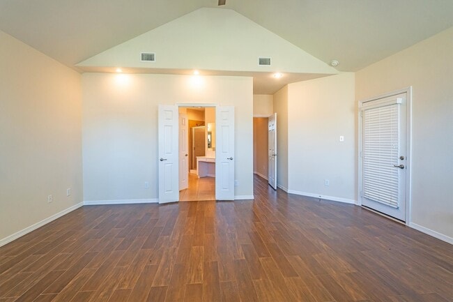 Building Photo - 25223 Hideaway Run Dr