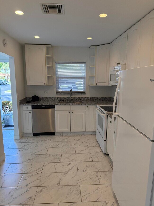 Building Photo - 5780 Fernley Dr