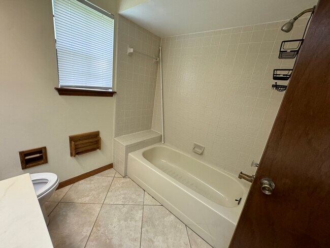 Building Photo - 1003 Chesterfield Cir