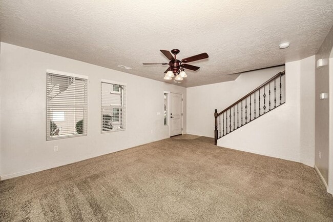 Building Photo - Beautiful Fossil Hills END UNIT!!