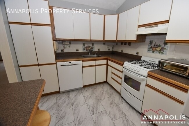 Building Photo - 804 Pin Oak Rd