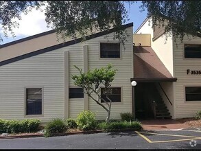 Building Photo - Charming 2BR 2 bath Condo in Central Ocala...