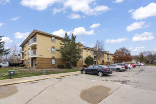 Building Photo - Pointe West Apartments