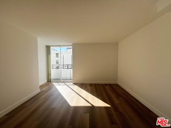 Building Photo - 10390 Wilshire Blvd