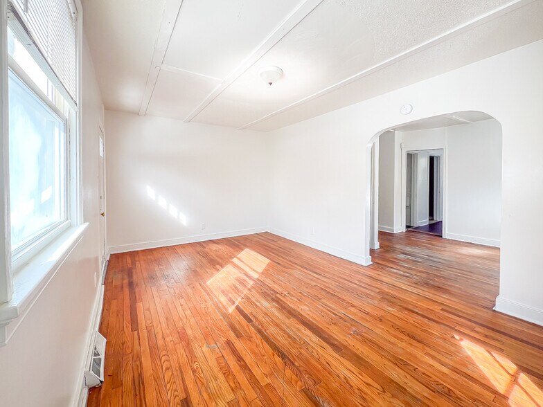 Building Photo - 1113 Evergreen Ave