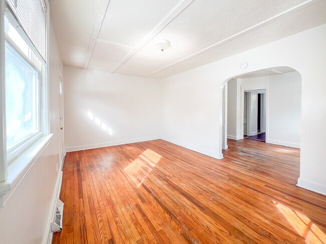 Building Photo - 1113 Evergreen Ave