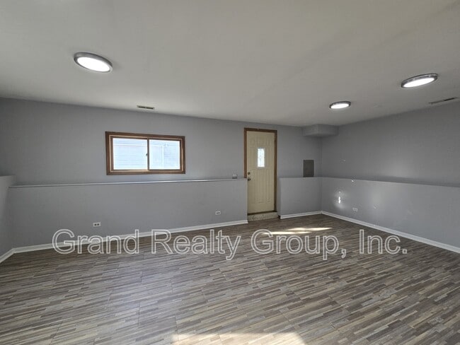 Building Photo - 307 N Rosedale Ct