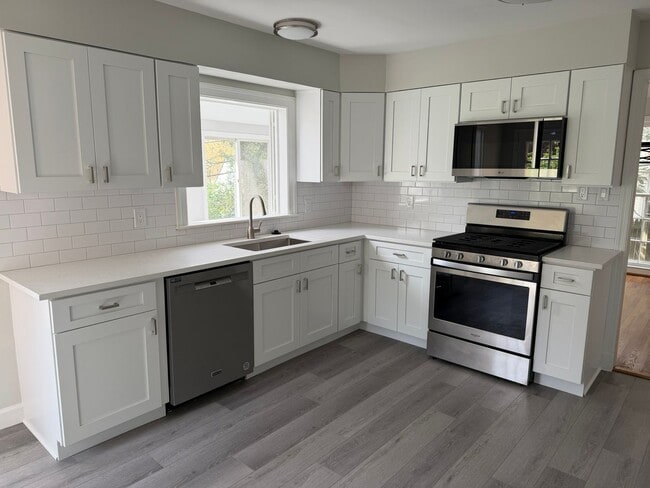 Building Photo - Lovely Home In Sought After Westmoreland Hills