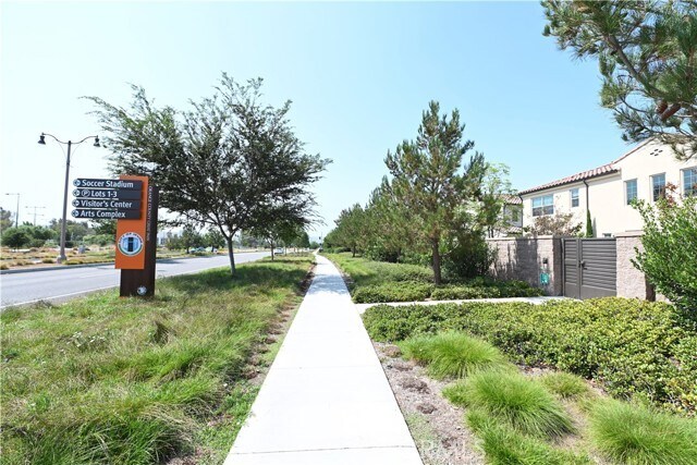 Building Photo - 105 Holly Springs