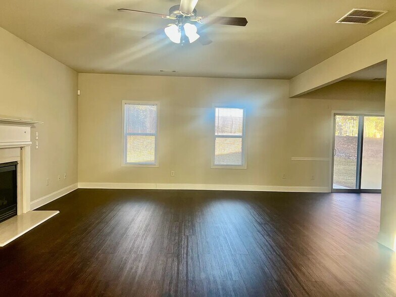 Building Photo - 6211 Crestgate Ln