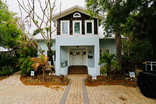 Building Photo - 2016 Hallwood Pl