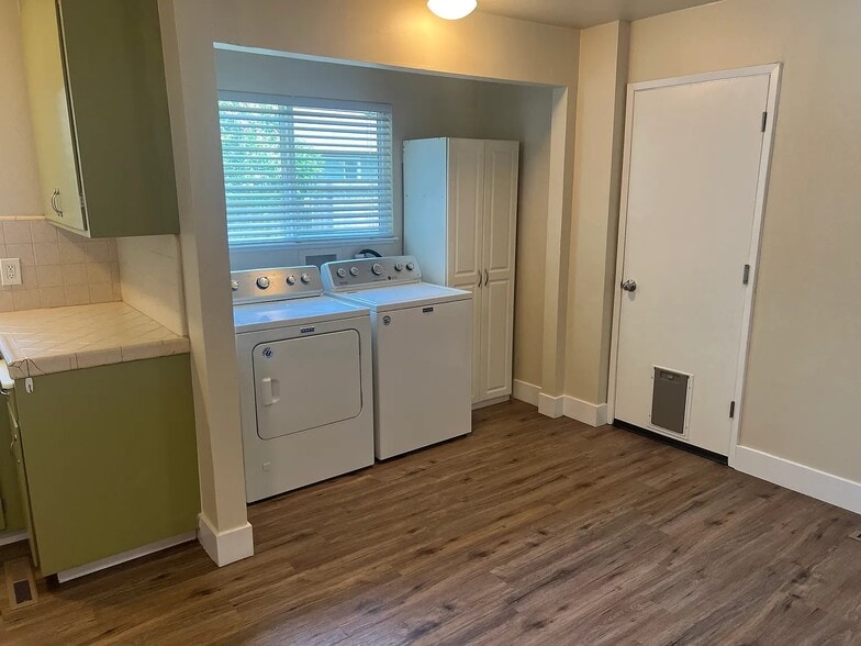 Building Photo - 1219 Burbank Ave