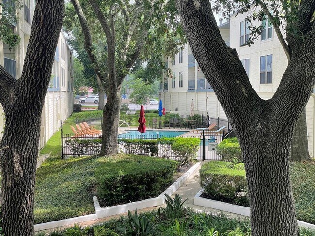 Building Photo - 4001 E NASA Pkwy