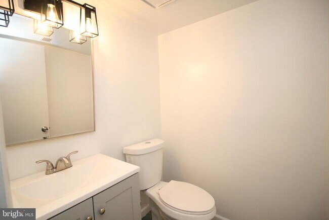 Building Photo - 8943 Centerway Rd