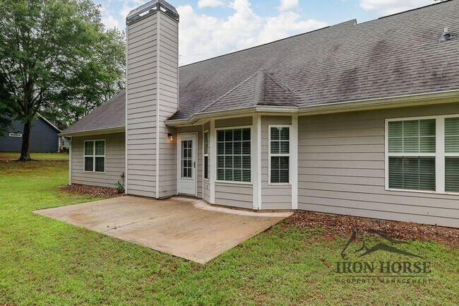 Building Photo - 285 Finch Way