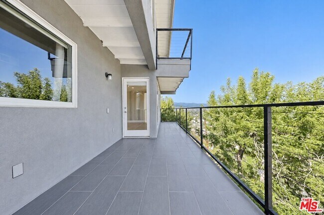 Building Photo - 2226 Ronda Vista Dr