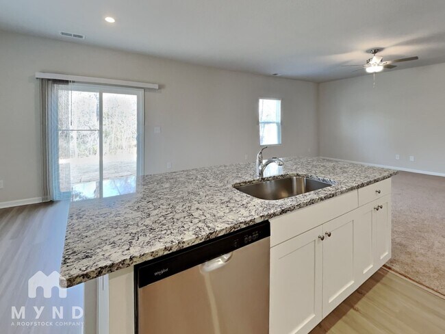 Building Photo - 14 New Villas St