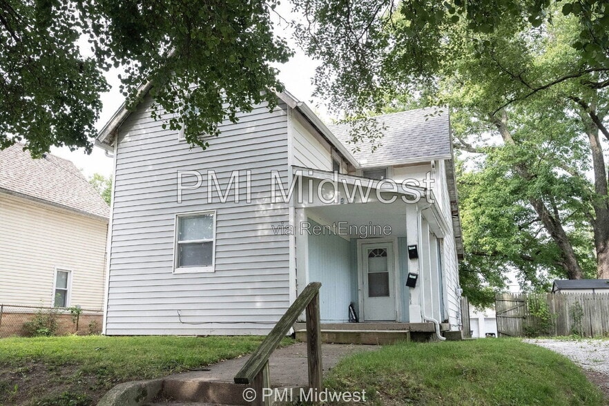 Building Photo - 831 S Webster St
