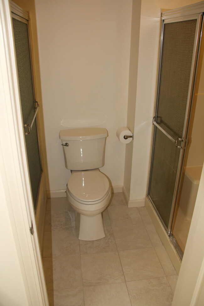 full bath with separate shower and tub - 45 Tunxis Vlg