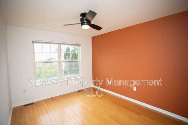Building Photo - 605 Doral Dr