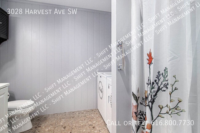 Building Photo - 3028 Harvest Ave SW