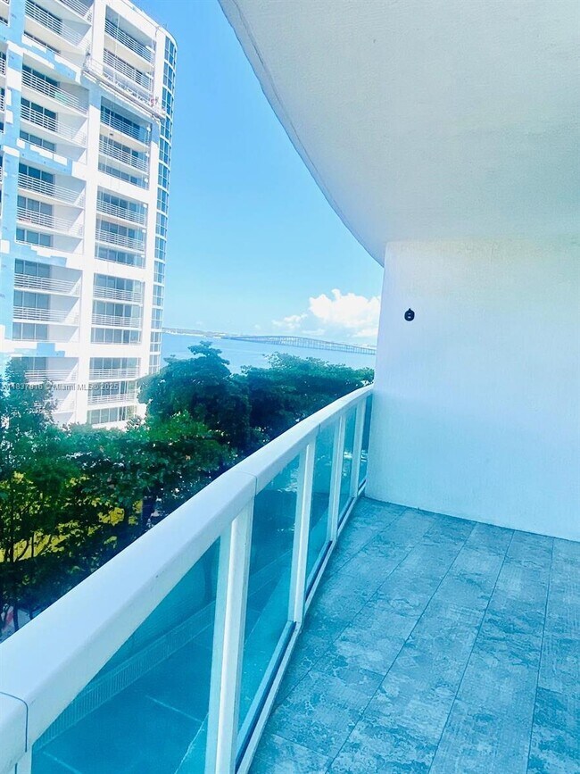 Building Photo - 2101 Brickell Ave