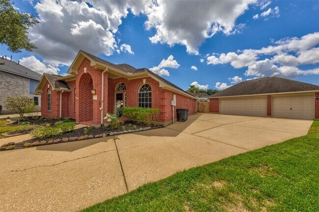 Building Photo - 2107 Crossbay Ct