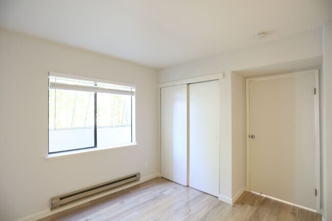 Building Photo - 301 Jayne Ave