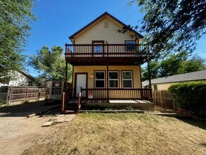 Building Photo - Charming 4 Bedroom close to Patty Jewett Golf Course