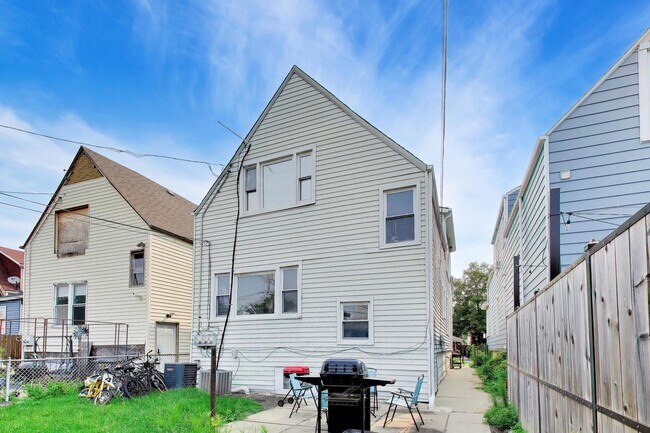 Building Photo - 2206 N Kostner Ave