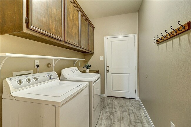 Building Photo - 5817 Bella Di Giorno Dr