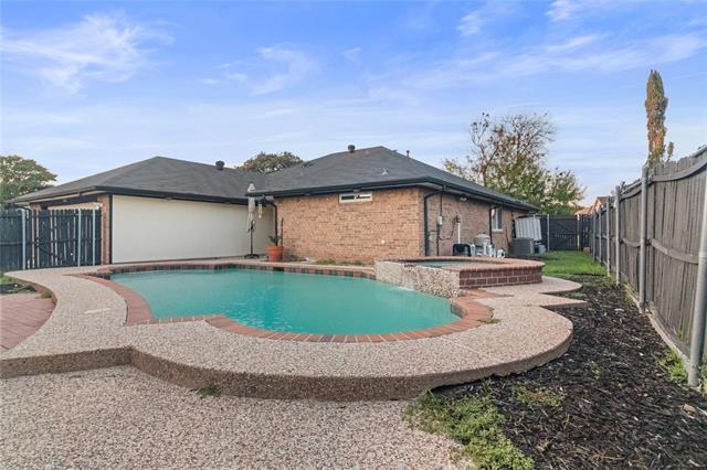 Building Photo - 2620 Carmel Dr