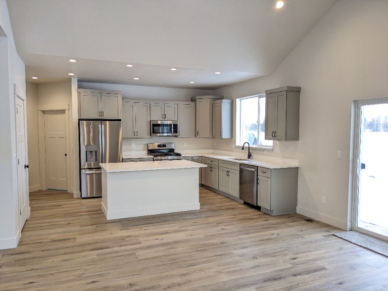 Building Photo - 4039 Snowberry Ave