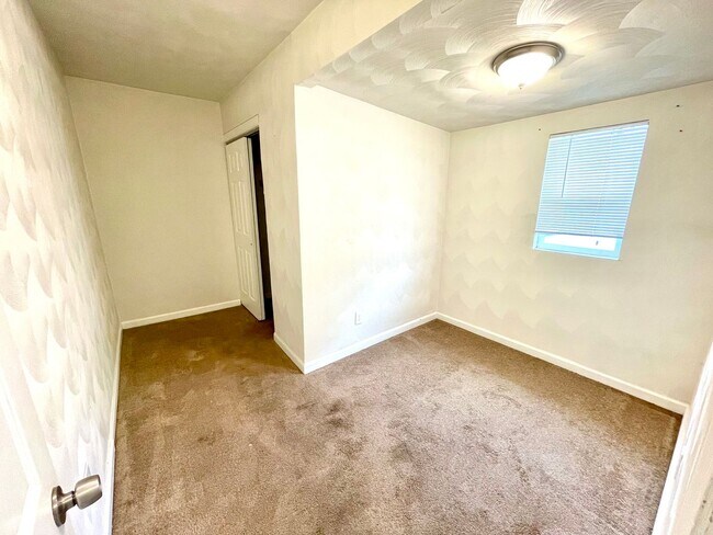 Building Photo - Charming 3-Bedroom Home with Fenced Yard i...