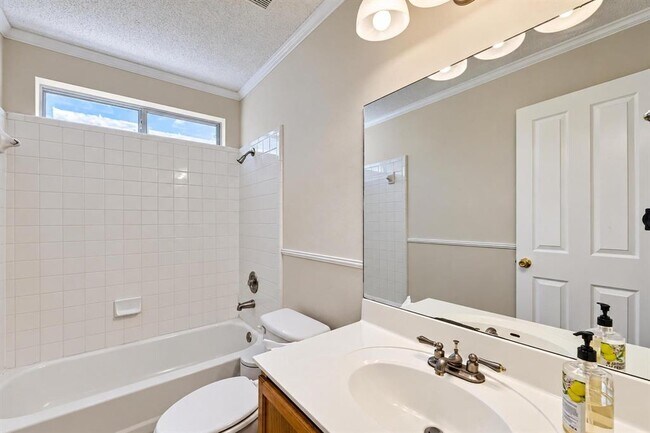 Building Photo - 2616 Oakwood Glen Dr