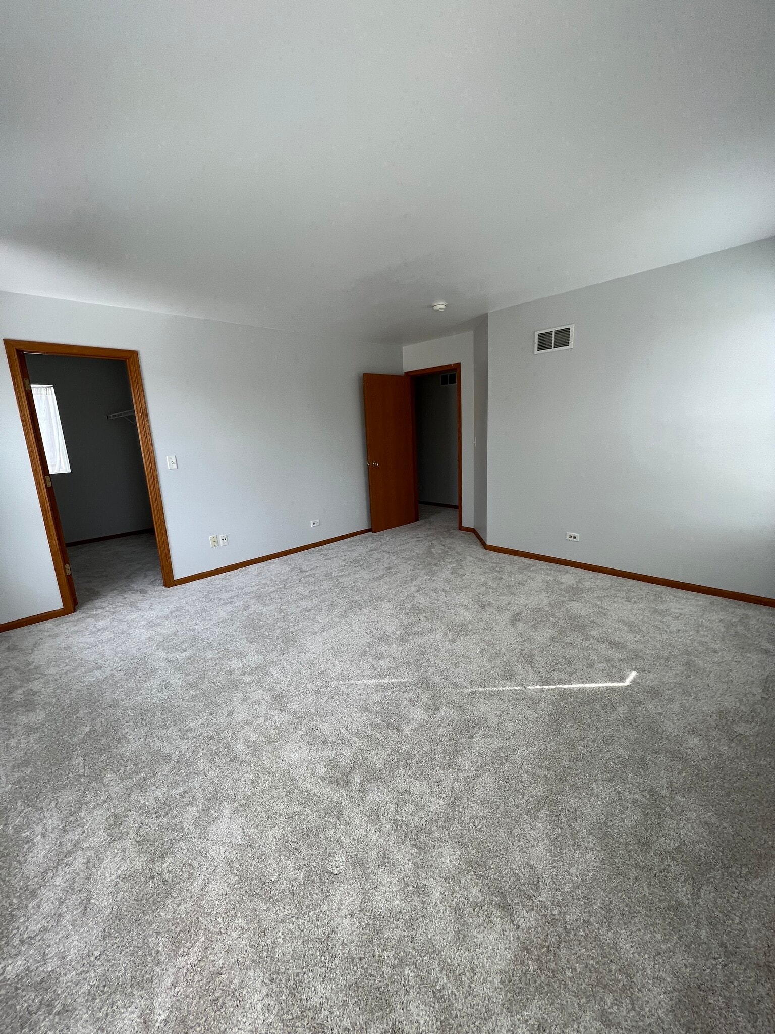 Building Photo - 1470 Millbrook Dr