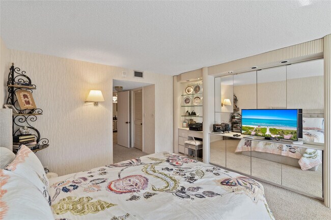 Building Photo - 1920 S Ocean Dr