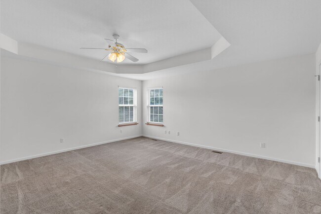 Building Photo - Huge 3 Bedroom, 2 Bath Town Home in SW Col...
