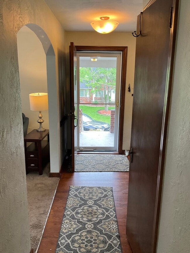 Building Photo - 3 Bedroom - Peaceful Living Just Minutes f...