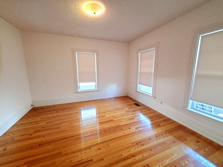 Building Photo - 17 Upham St