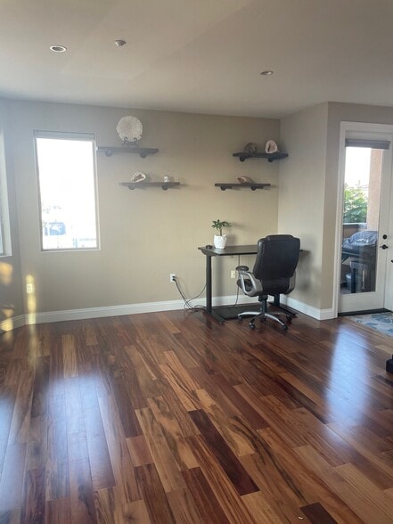 Living area - 3972 Albatross St