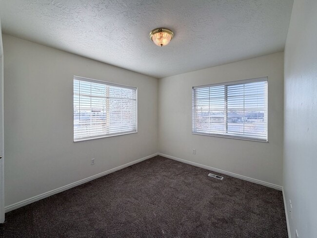 Building Photo - Peaceful Provo Row End Townhome