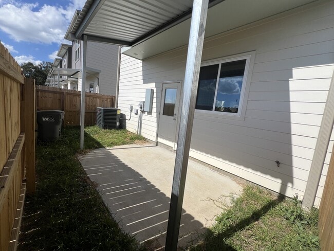 Building Photo - 113 Firethorn Dr