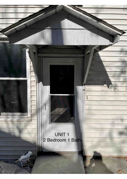 Building Photo - 576 High St NE